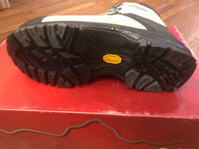 Load image into Gallery viewer, Scarpe trekking donna Raichle Mt. Camp GTX LS