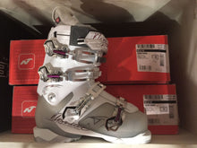 Carica l'immagine nel visualizzatore di Gallery, Scarpone sci donna Nordica Belle H2 90